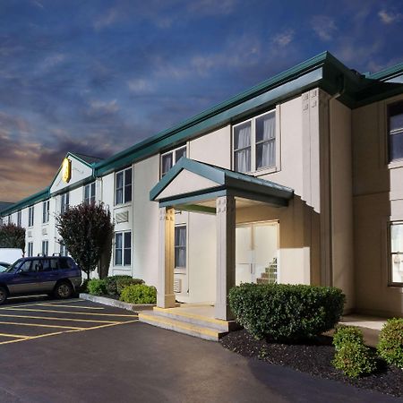 Super 8 By Wyndham Harrisburg Hershey West Exterior photo