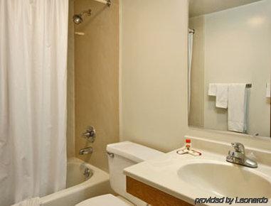 Super 8 By Wyndham Harrisburg Hershey West Room photo